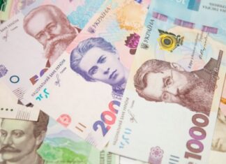 Глубокое падение: аналитики озвучили прогноз курса валют на 2022 год