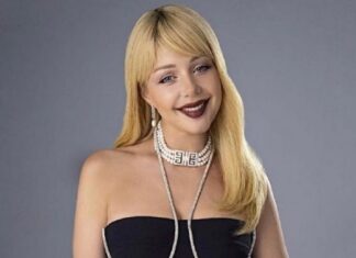 Тина Кароль вышла в свет с 13-летним сыном