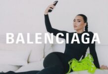 Ким Кардашьян позировала в облегающем наряде Balenciaga