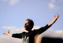 «Океан Эльзы» устроили в центре Киева спонтанный концерт