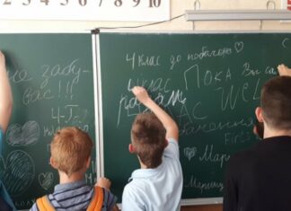 В украинских школах объявили двухнедельные каникулы