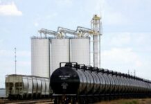 США оголосили про повну заборону імпорту нафти та газу з Росії