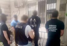 Держали в неволе и требовали несуществующий долг: в Одессе задержали рэкетиров