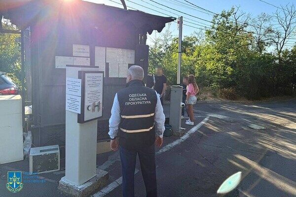В Одессе чиновники препятствовали доступу к морю: дело расследуют правоохранители В Одессе чиновники препятствовали доступу к морю: дело расследуют правоохранители