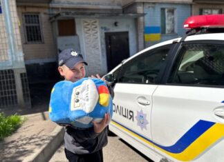 В Одессе мальчик из-за обстрела остался без мамы и потерял дом: ребенку помогает полиция
