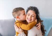 День матери в 2026 году: когда праздновать