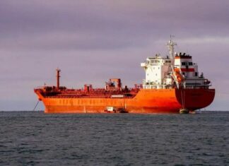 Майже 70 суден за три тижні: США організували таємний прохід через Ормузьку протоку