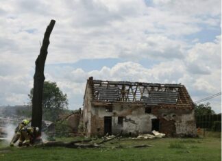 Польщу накрив потужний торнадо: вітер до 250 км/год зривав дахи і знищував будинки